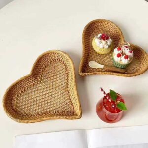 Natural Rattan Woven Modern Heart-Shaped Fruit Plates for Home Living Room Candy Coffee Shop Food Storage