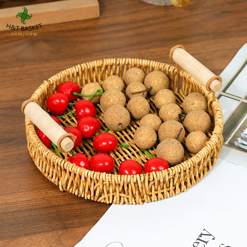 Nordic Eco Friendly Handmade Circle Bread Plastic Fruit Wicker Picnic Storage Baskets Tray With Handle Living Room Desktop