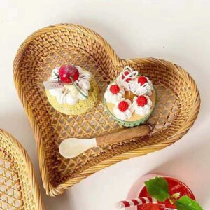 Natural Rattan Woven Modern Heart-Shaped Fruit Plates for Home Living Room Candy Coffee Shop Food Storage