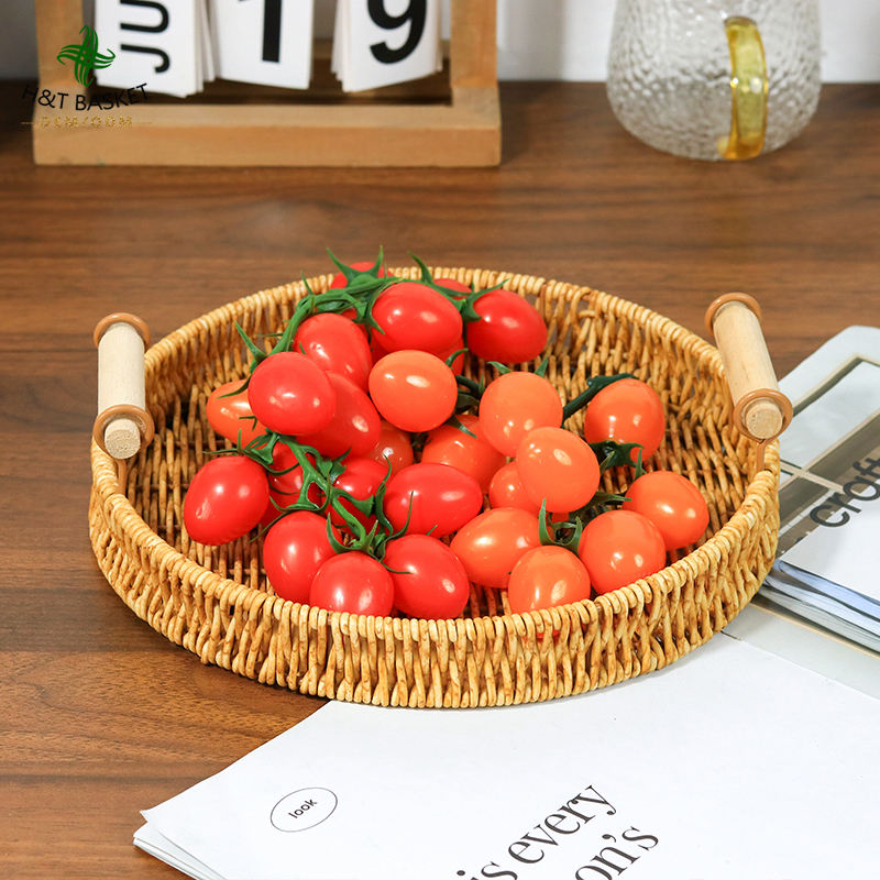 Nordic Eco Friendly Handmade Circle Bread Plastic Fruit Wicker Picnic Storage Baskets Tray With Handle Living Room Desktop