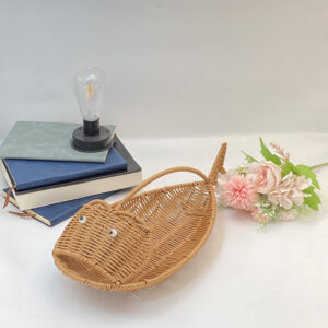 Cute Eco-Friendly Handmade Fish Shaped Bread Food Pp Plastic Fruit Woven Rattan Picnic Storage Baskets Tray With Handheld