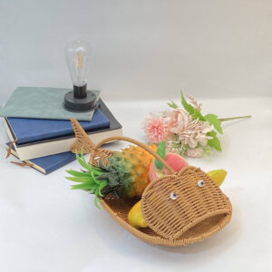 Cute Eco-Friendly Handmade Fish Shaped Bread Food Pp Plastic Fruit Woven Rattan Picnic Storage Baskets Tray With Handheld