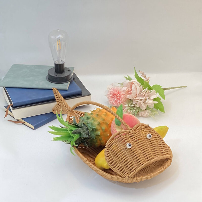 Cute Eco-Friendly Handmade Fish Shaped Bread Food Pp Plastic Fruit Woven Rattan Picnic Storage Baskets Tray With Handheld